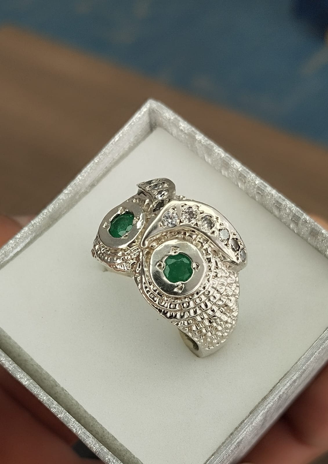 Anillo masculino en plata con esmeraldas