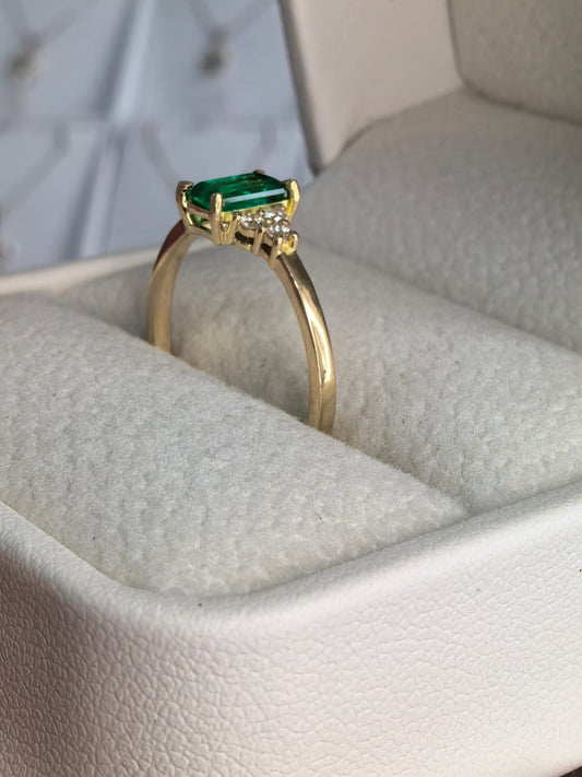 Anillo Oro 18k Esmeralda y Diamante