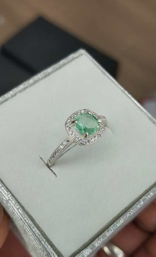 Anillo en plata con esmeralda
