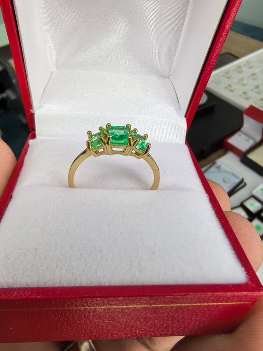 Anillo en Oro 18K con esmeralda