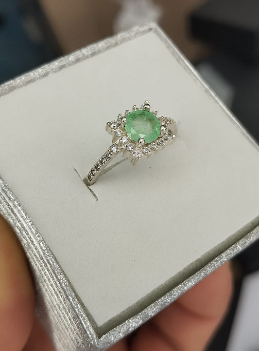 Anillo en plata con esmeralda